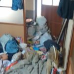 足の踏み場もない汚部屋